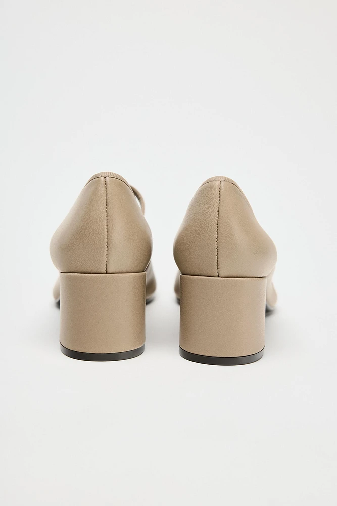 CHAUSSURES À TALONS AVEC BRIDE EN CUIR