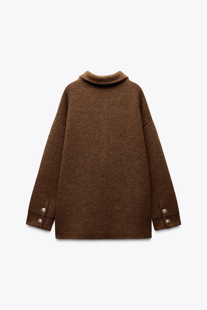 GILET EN MAILLE À BOUTON DORÉ