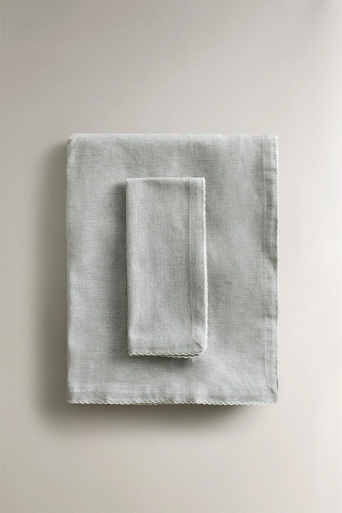 SCALLOPED TABLECLOTH