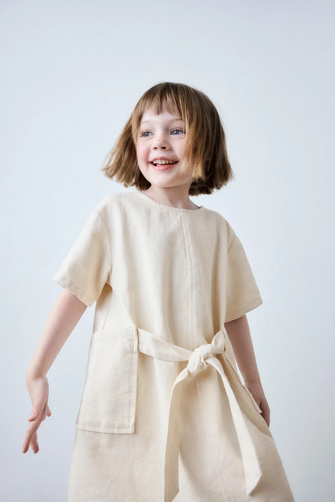 ROBE EN SERGE CEINTURE LACET