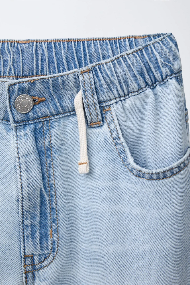 BERMUDA EN DENIM CARGO FLUIDE