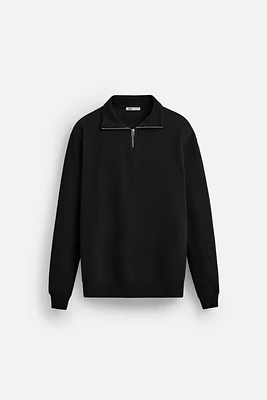 BASIC QUARTER ZIP SWEATSHIRT