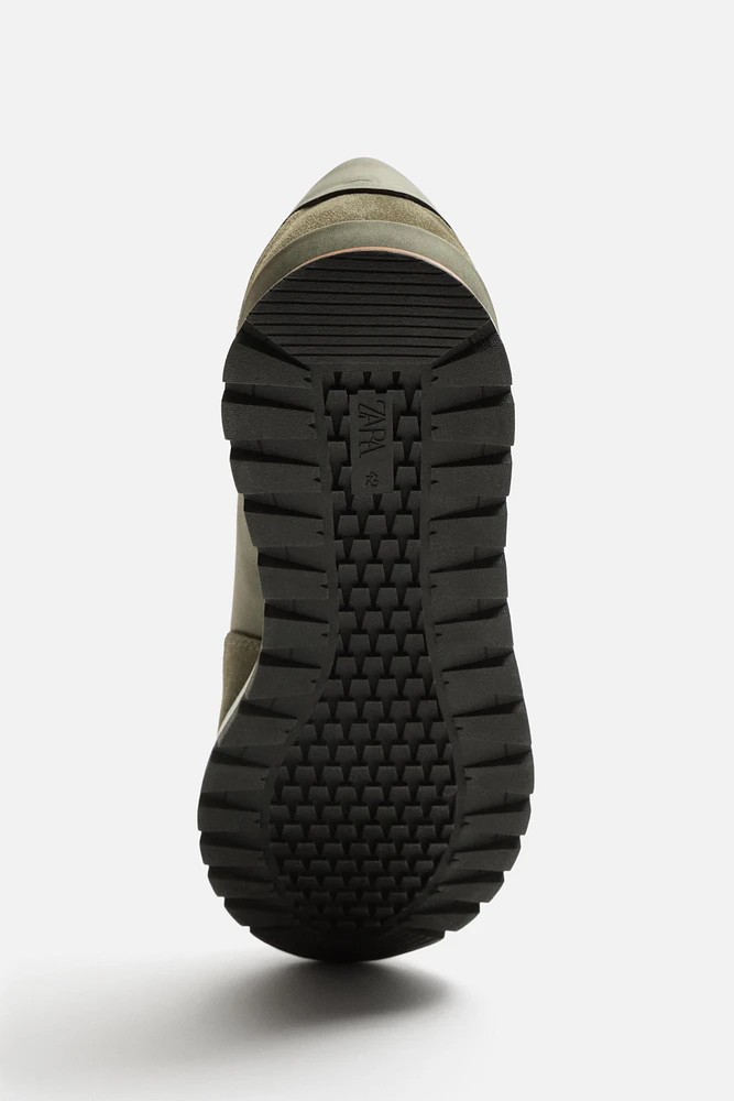 CASUAL SNEAKERS