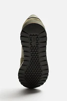 CASUAL SNEAKERS