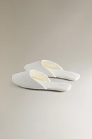 CHAUSSONS TISSU PLUMETIS DÉTAIL SATIN