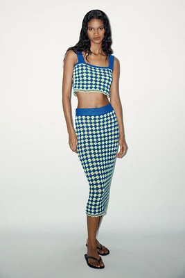 STRUCTURED KNIT CROP TOP