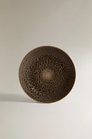 DESSERT PLATE WITH RAISED DESIGN