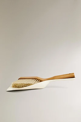 DUSTPAN AND BRUSH SET