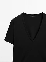 100% cotton V-neck T-shirt