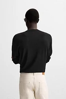 Wide cut sweater made of viscose blend fabric. Round neck and long sleeves. Rib trim.