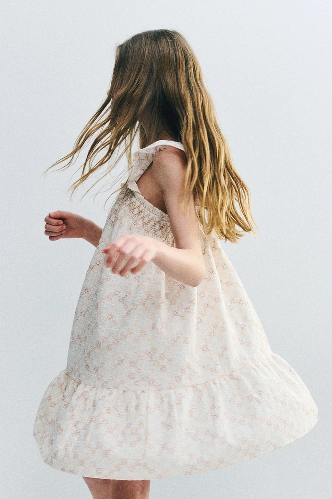 ROBE BRODÉE À PETITS VOLANTS