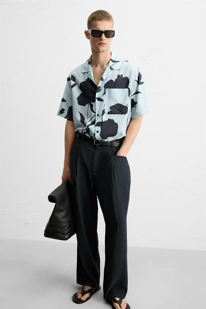 PANTALON COUPE DÉCONTRACTÉE À PLIS