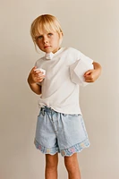 EMBROIDERED FLOWER DENIM SHORTS
