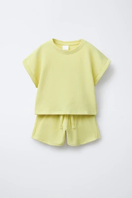 ENSEMBLE T-SHIRT ET BERMUDA GAUFRÉ