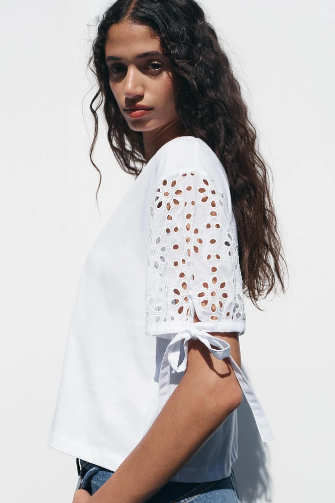 EMBROIDERED TIE T-SHIRT
