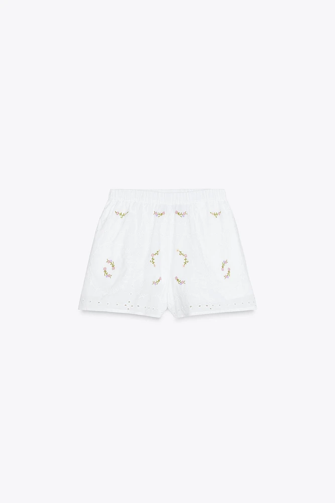EMBROIDERED FLORAL SHORTS