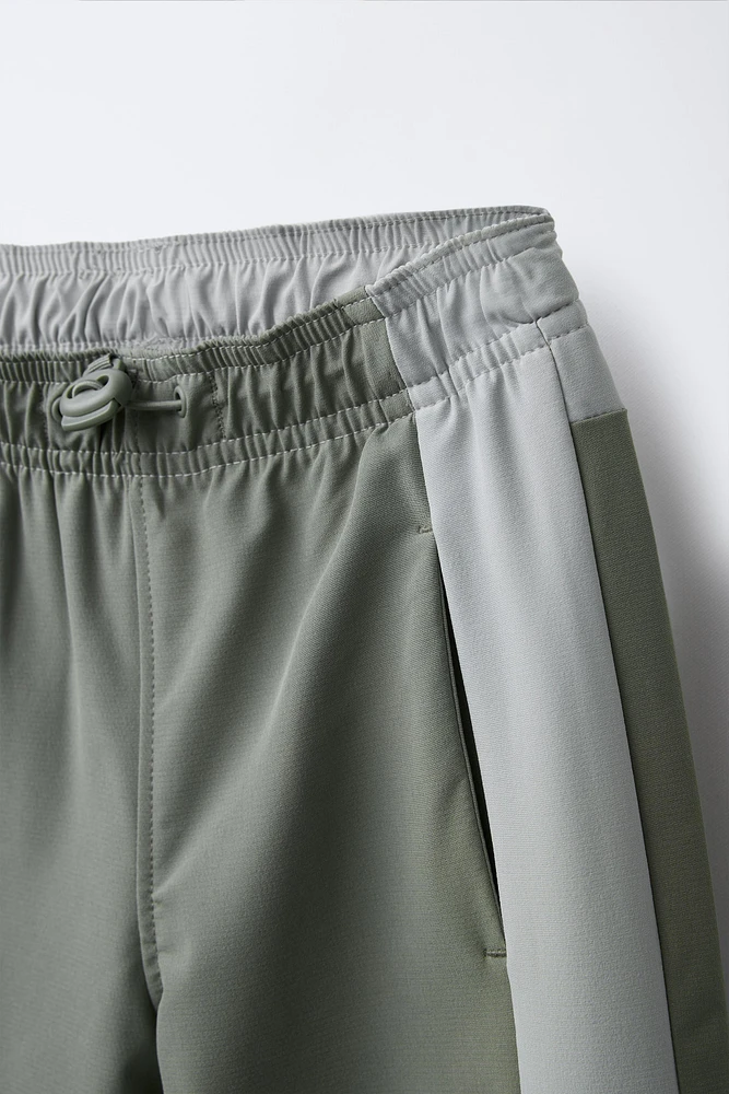 PANTALON DE JOGGING TECHNIQUE À BANDE LATÉRALE