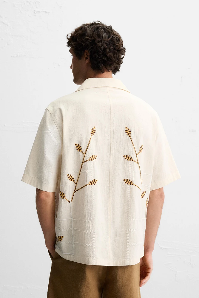 CONTRAST EMBROIDERY SHIRT