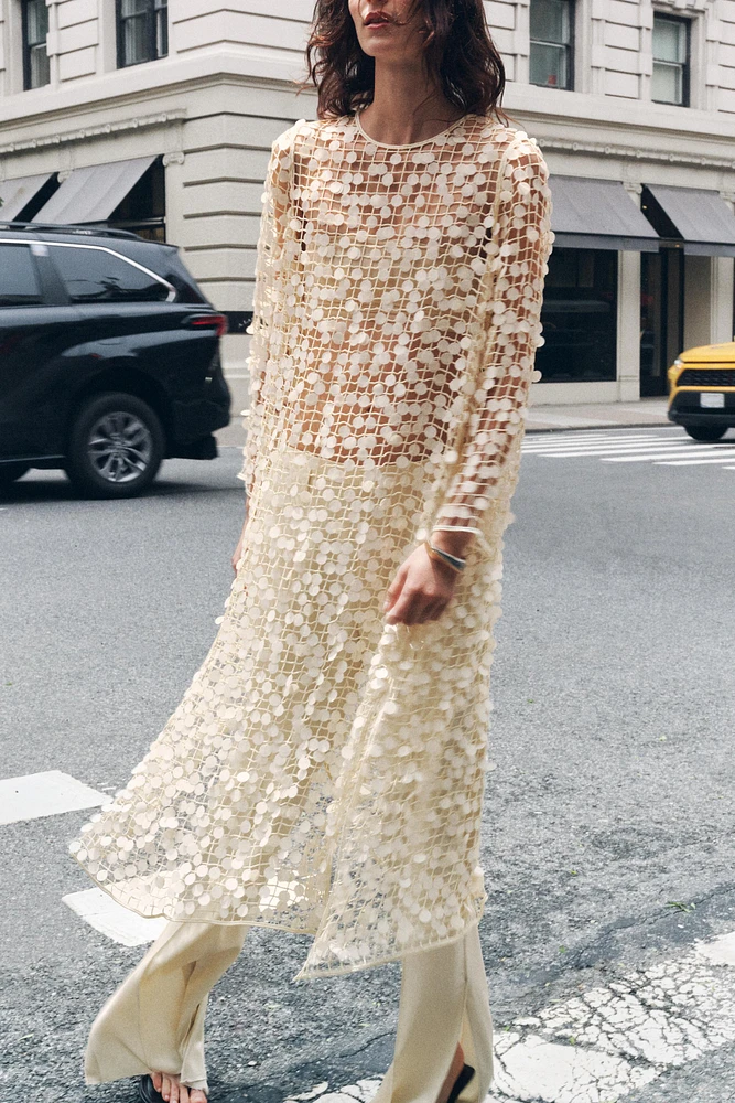 ROBE LONGUE À PAILLETTES
