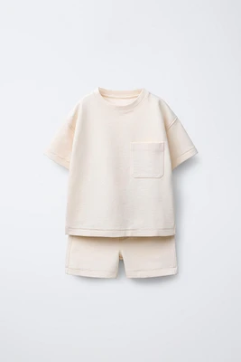 TEXTURED T-SHIRT AND SHORTS JOGGING SET