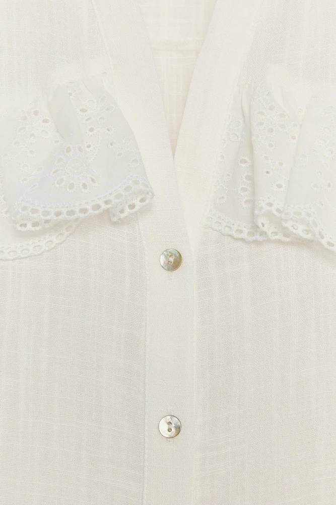SHORT SLEEVE RUFFLE BLOUSE