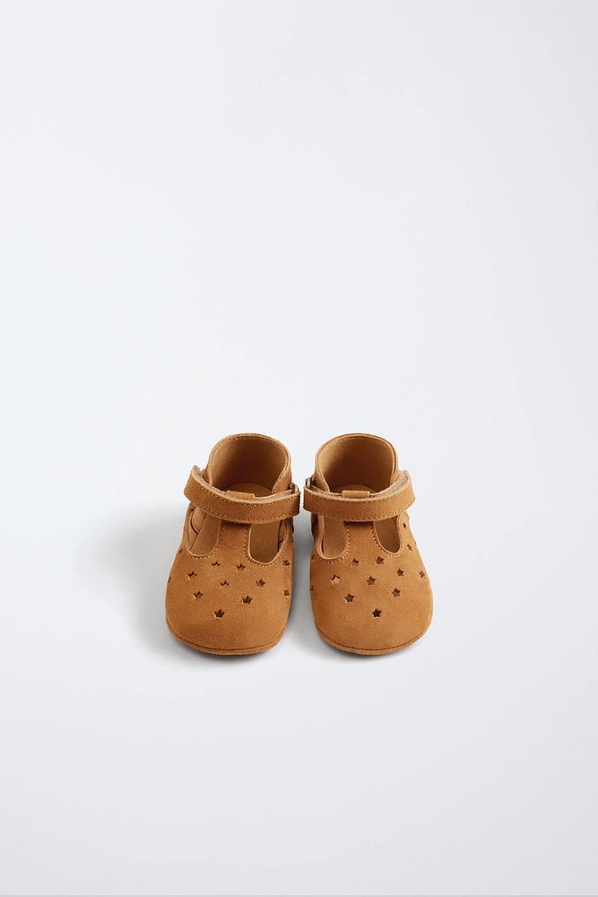 CHAUSSURES AJOURÉES EN CUIR