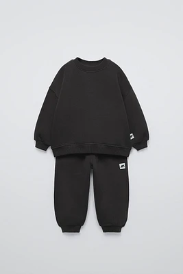 LABEL SWEATSHIRT AND JOGGERS MATCHING SET