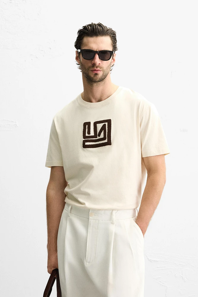 T-SHIRT BRODÉ CONTRASTE