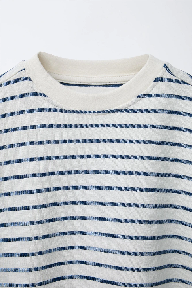 T-SHIRT À RAYURES STRUCTURÉ