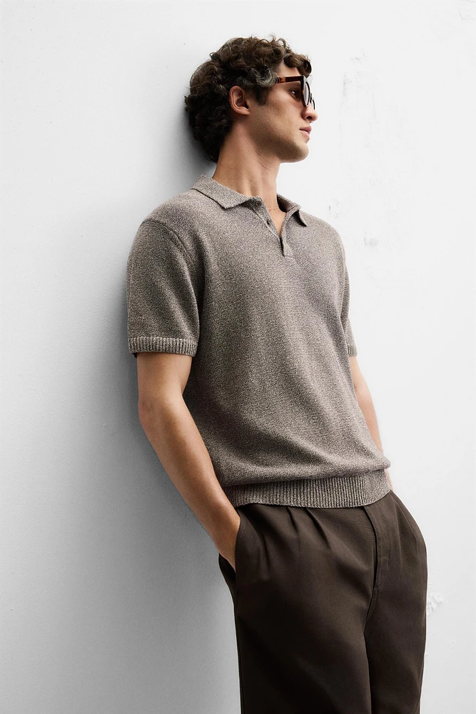 POLO EN MAILLE STRUCTURE CONTRASTÉE