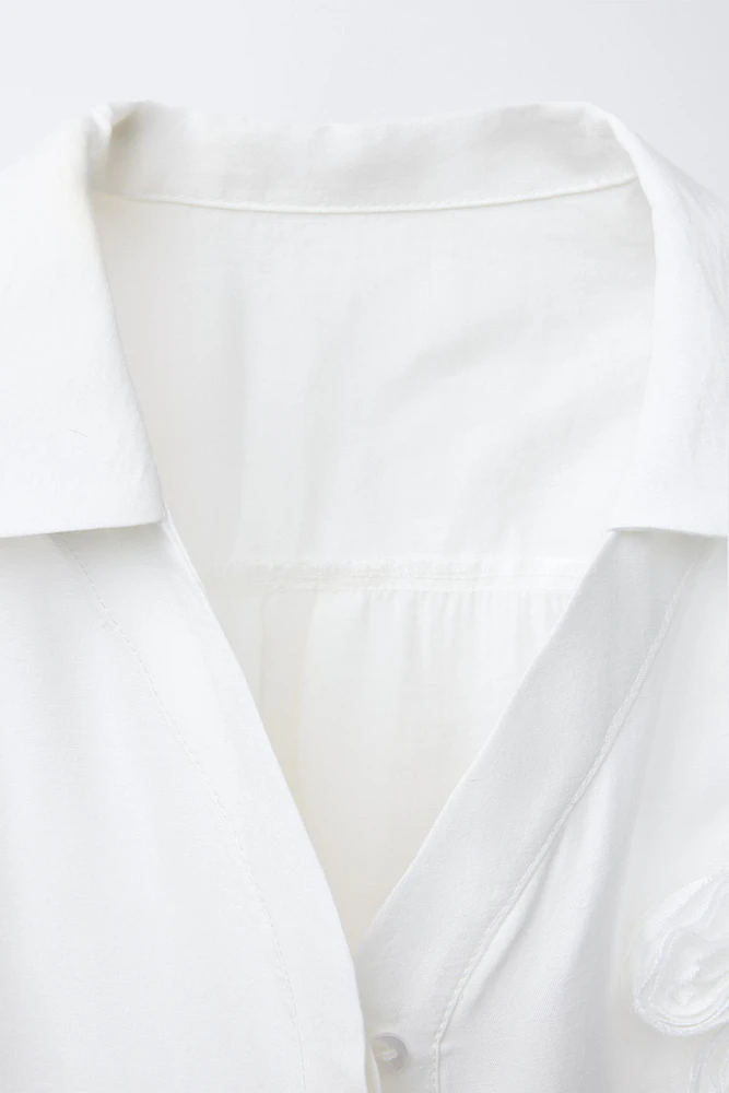 CHEMISE AVEC APPLIQUÉ FLEUR