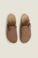 LEATHER CLOGS WITH BUCKLE