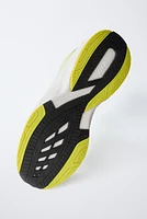 SPORTY SNEAKERS