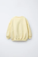 RAISED TEXT DAISY SWEATSHIRT