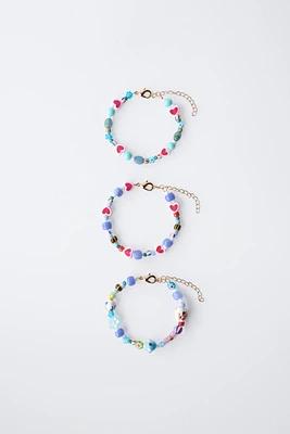 LOT DE TROIS BRACELETS AVEC VERROTERIES