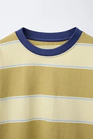 T-SHIRT À RAYURES ET ÉTIQUETTE