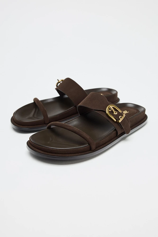 BUCKLE SANDALS