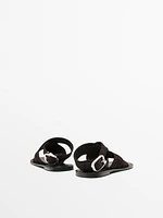 Sandales croisées daim