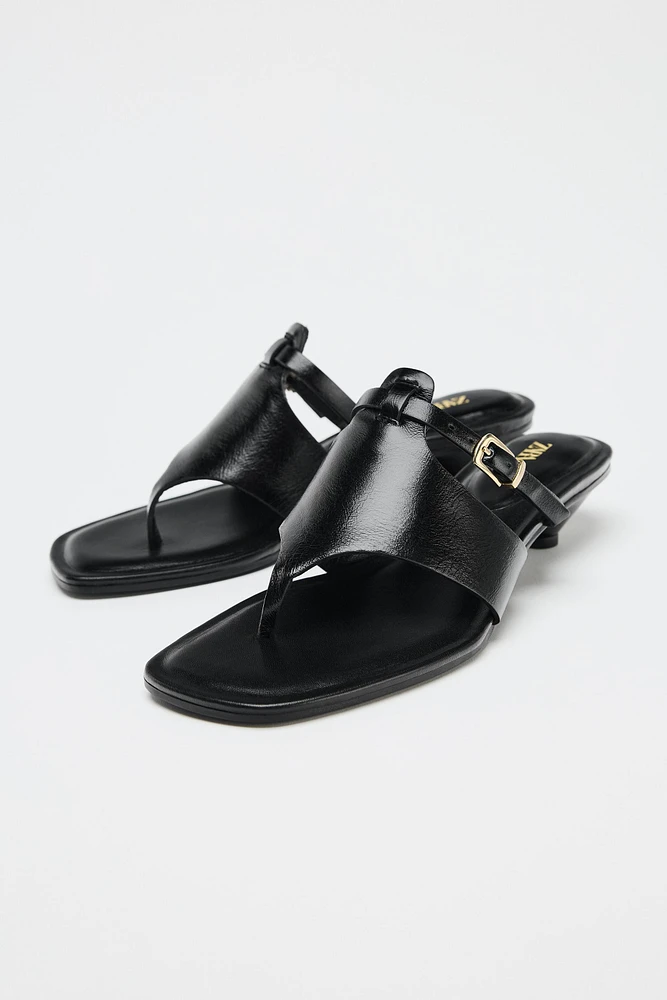 LOW-HEELED LEATHER BUCKLE SANDALS