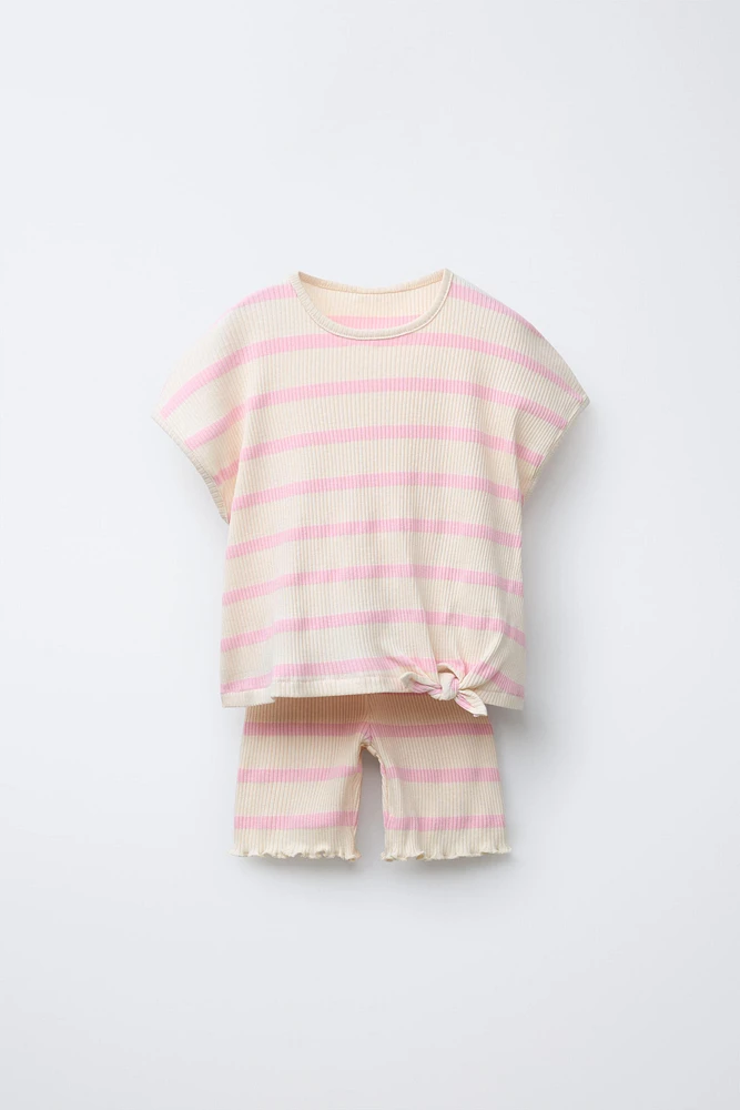 KNOT T-SHIRT AND STRIPED CYCLING LEGGINGS SET