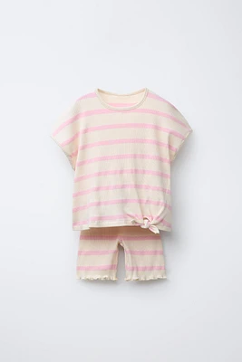 KNOT T-SHIRT AND STRIPED CYCLING LEGGINGS SET