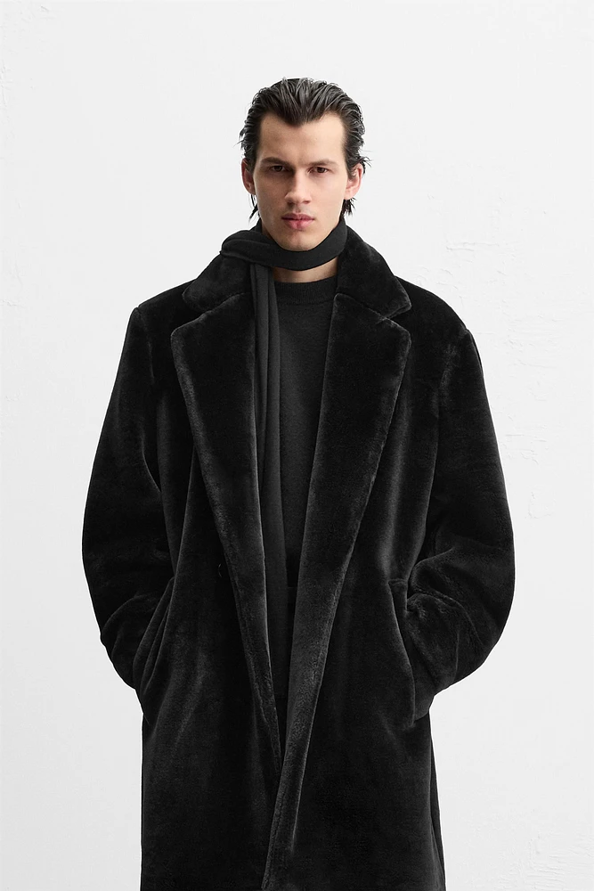 MANTEAU EN FAUSSE FOURRURE