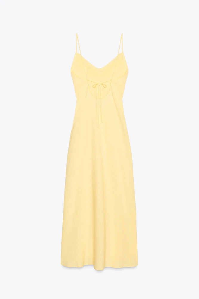 ROBE MIDI STYLE LINGERIE AVEC RAMIE