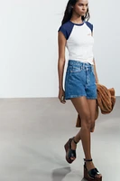 BERMUDA EN JEAN TRF COUPE MOM TAILLE HAUTE CROISÉE