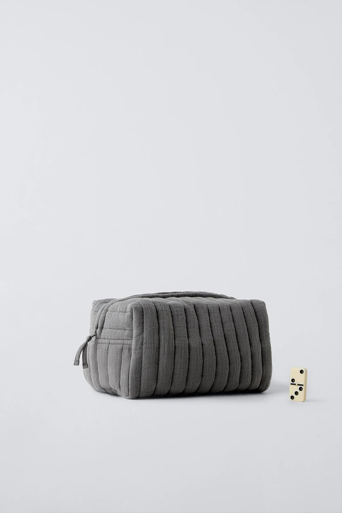 TEXTURED POUCH