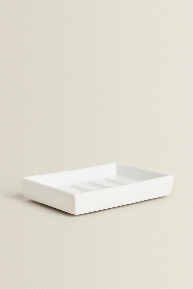 WHITE EARTHENWARE BATHROOM SOAP DISH