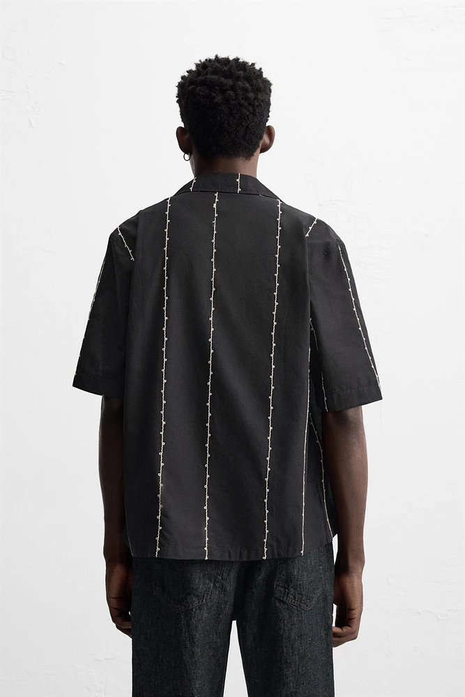 CHEMISE BRODERIE CONTRASTÉE