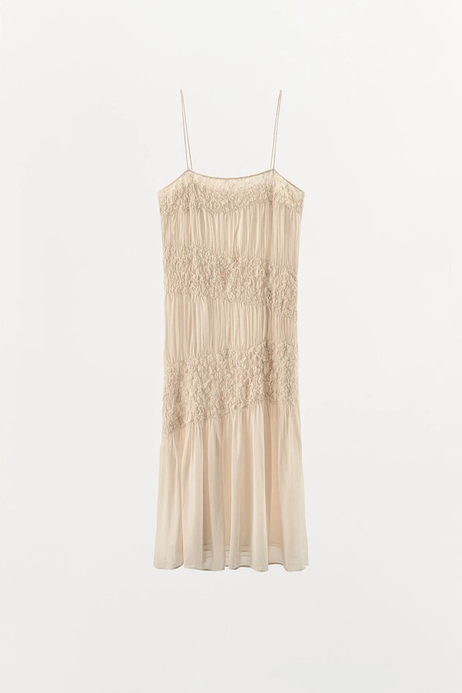 ROBE À BRETELLES PLIS