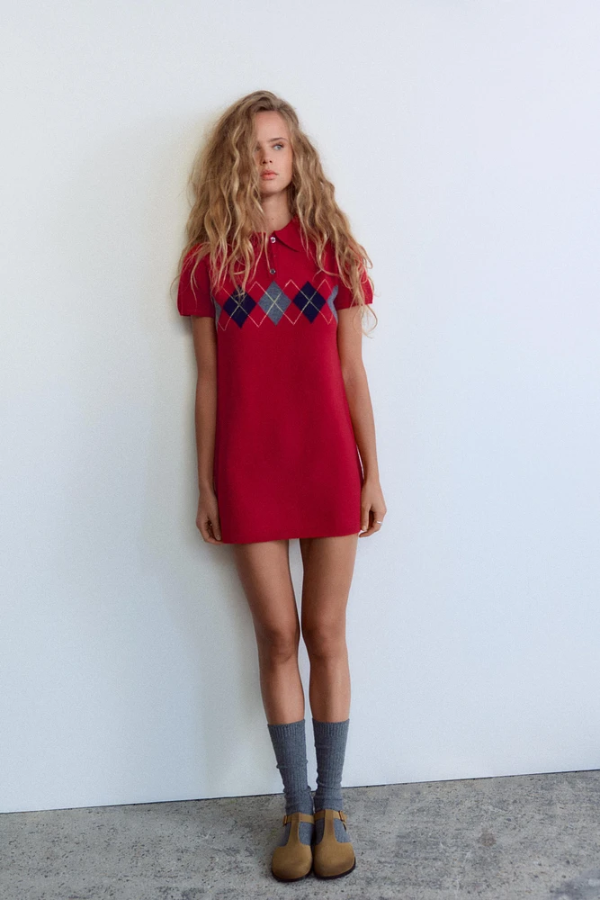 ROBE COURTE EN MAILLE À LOSANGES