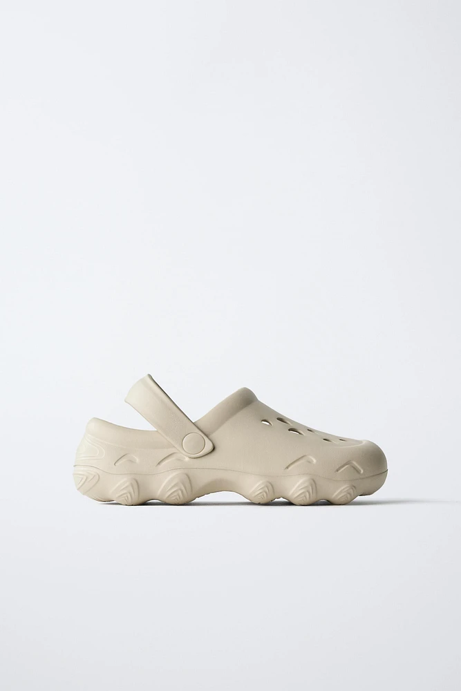 SABOTS CAOUTCHOUTÉS